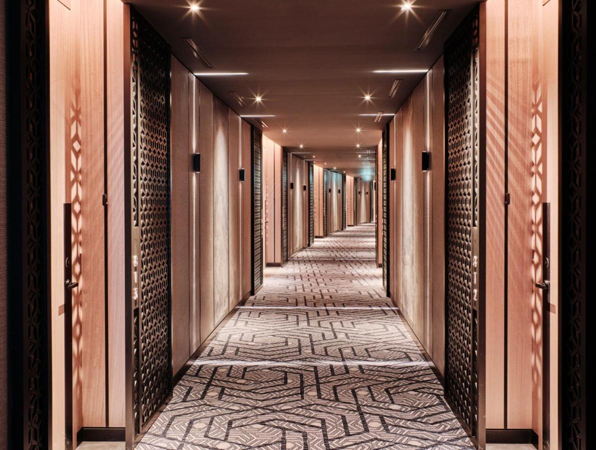 מלון כוויית Grand Hyatt Kuwait מראה חיצוני תמונה A corridor at the hotel