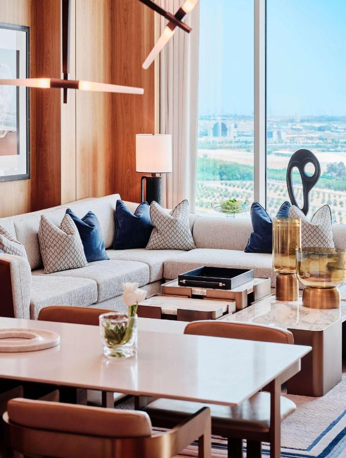 מלון כוויית Grand Hyatt Kuwait מראה חיצוני תמונה A living room at The Ritz-Carlton, DIFC