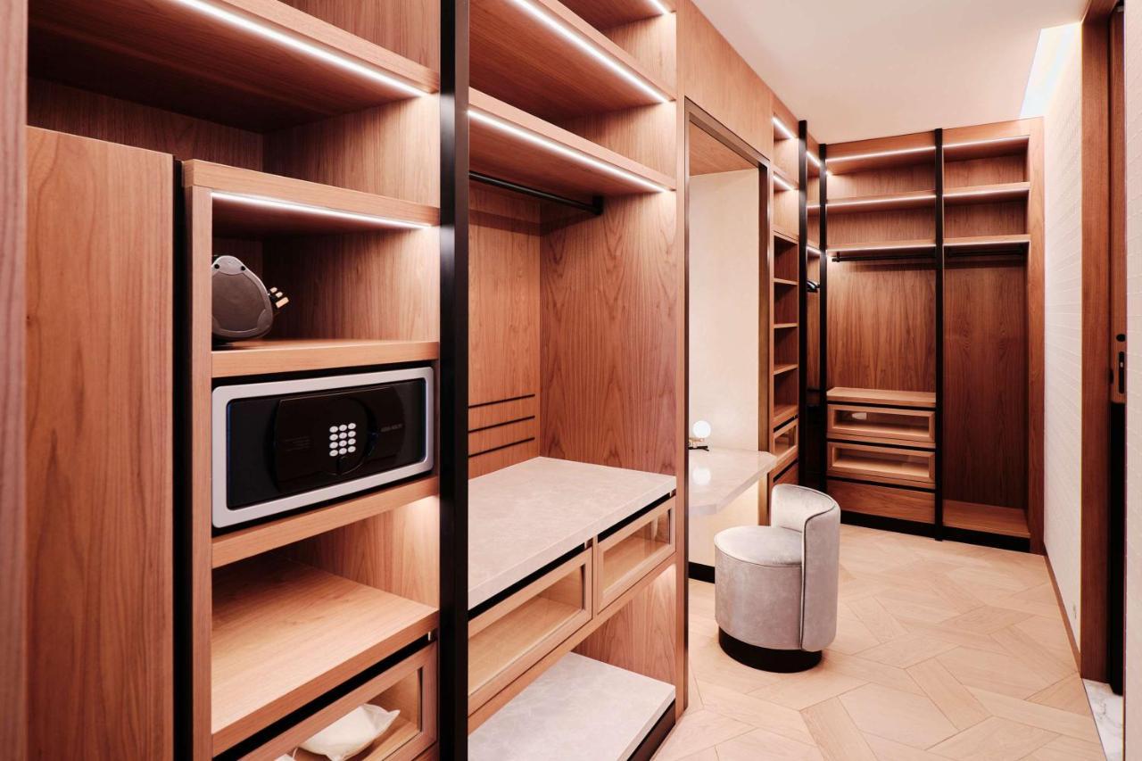 מלון כוויית Grand Hyatt Kuwait מראה חיצוני תמונה A walk-in closet