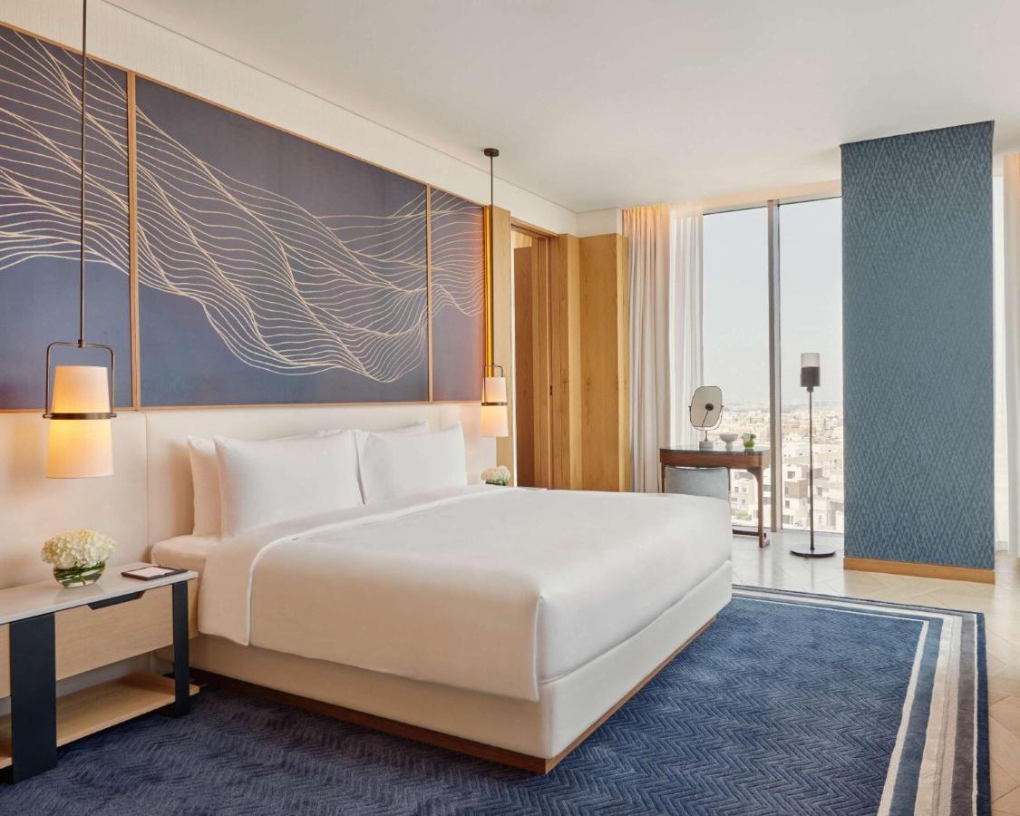 מלון כוויית Grand Hyatt Kuwait מראה חיצוני תמונה A bedroom at the hotel