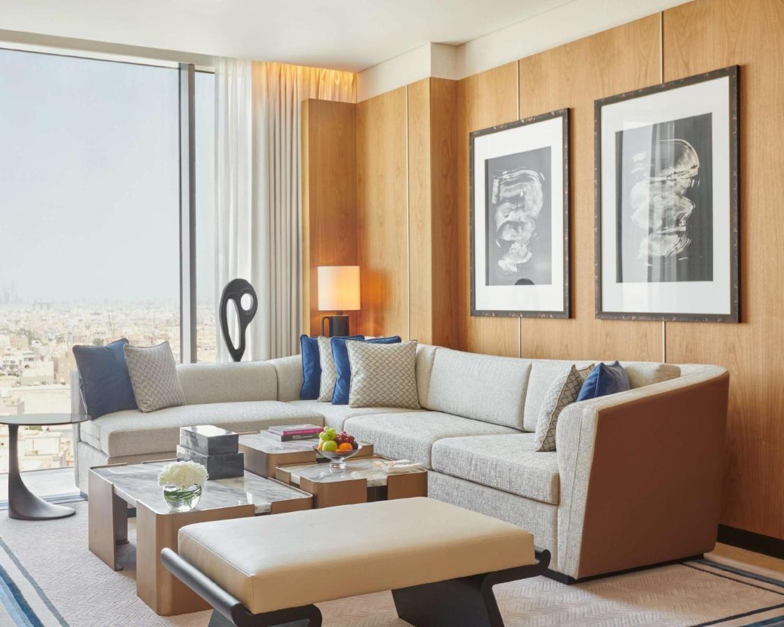 מלון כוויית Grand Hyatt Kuwait מראה חיצוני תמונה A living room at the Ritz-Carlton, Riyadh