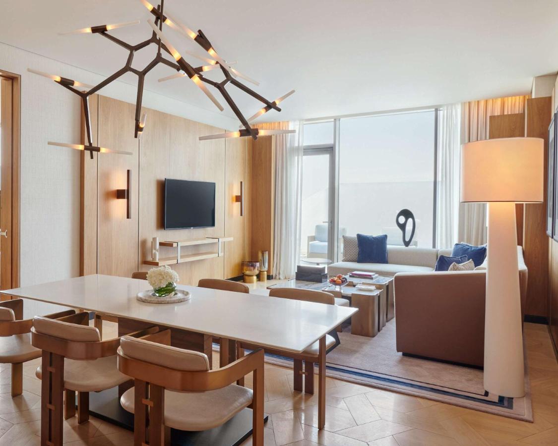 מלון כוויית Grand Hyatt Kuwait מראה חיצוני תמונה A suite at the hotel
