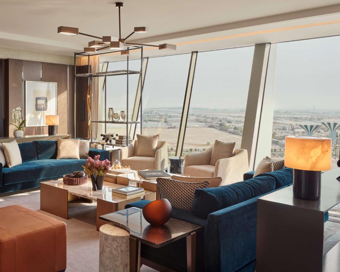 מלון כוויית Grand Hyatt Kuwait מראה חיצוני תמונה The living room of a suite at the Ritz-Carlton, DIFC